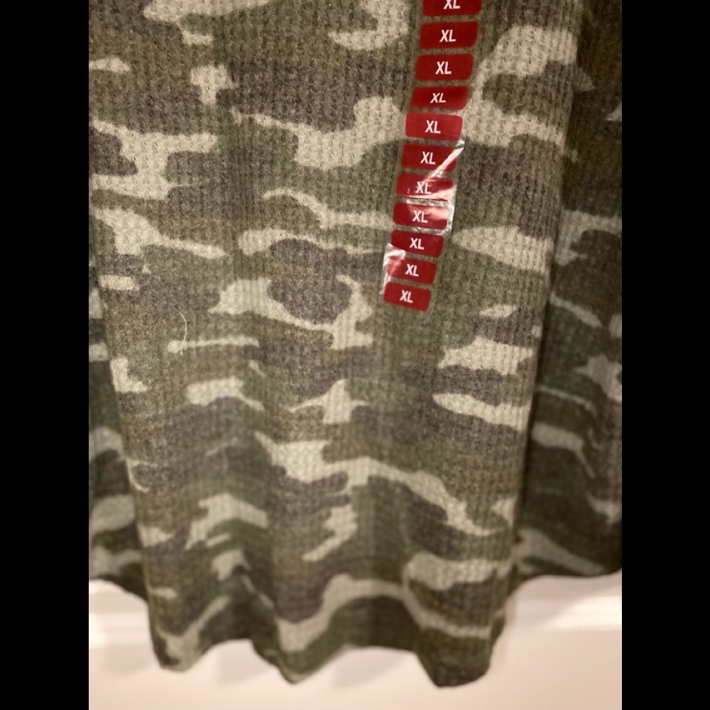 NWT Peace & Pearls green camo long sleeve top. - Picture 4 of 8